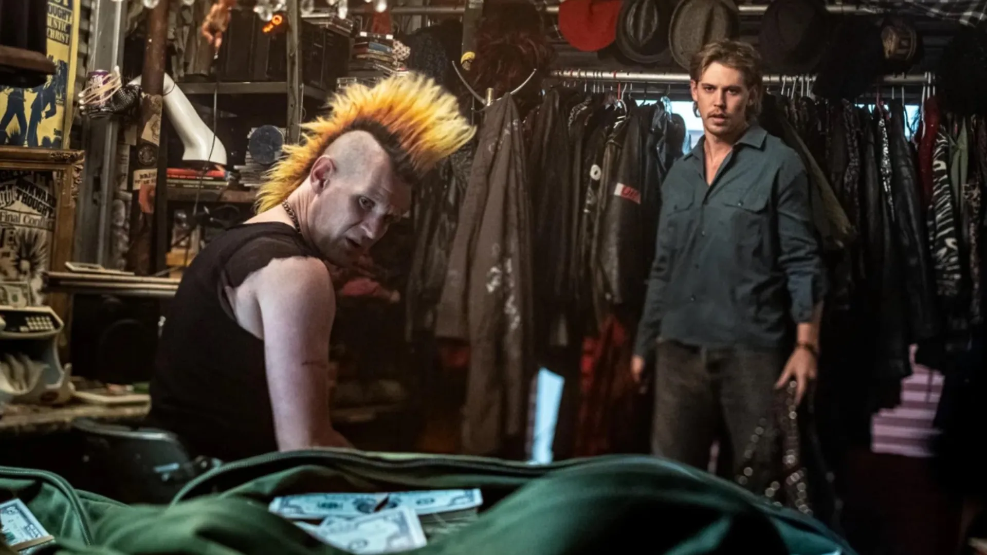 Matt Smith and Austin Butler in Caught Stealing (2025)