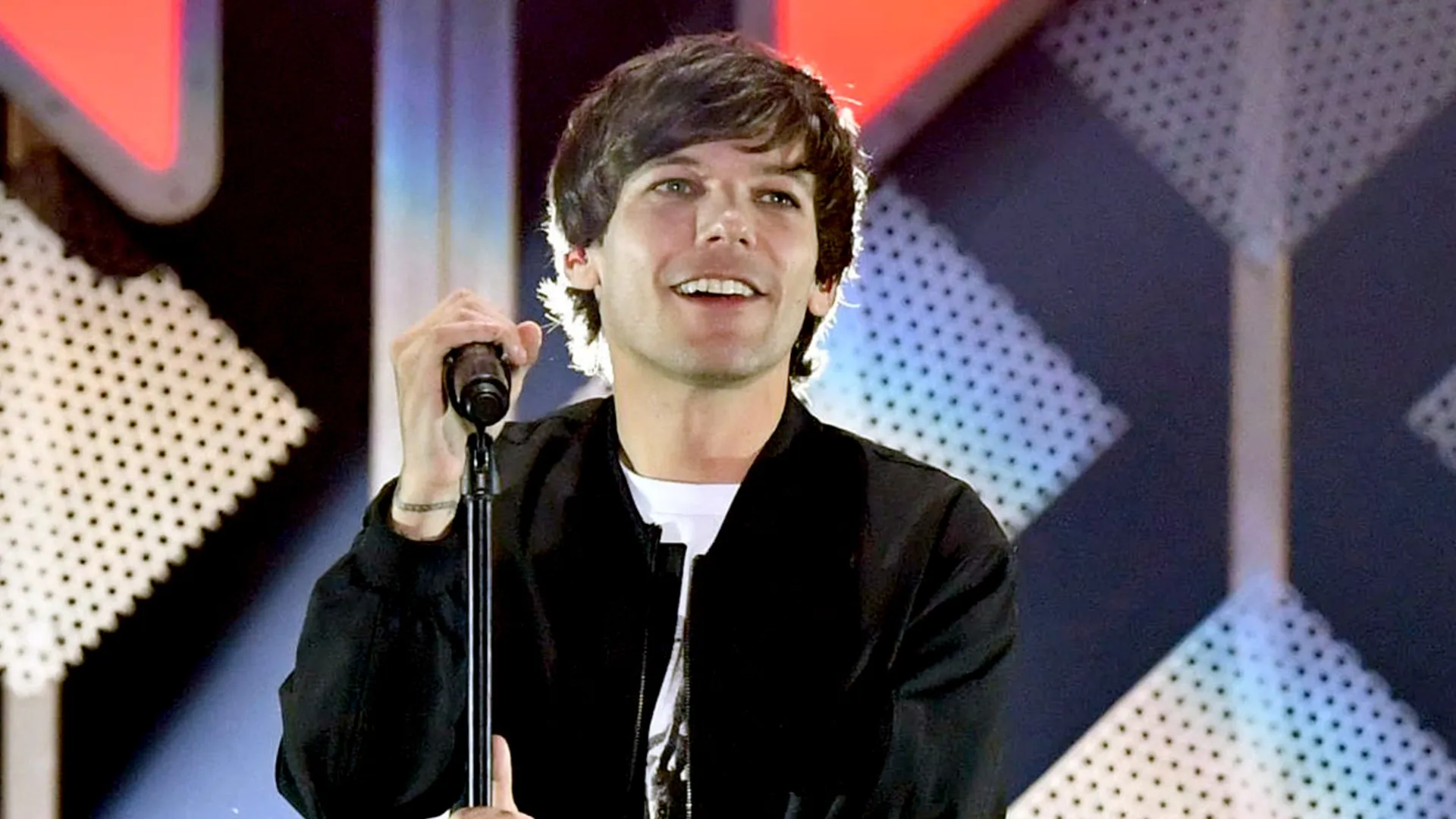 Louis Tomlinson performs onstage during KIIS FM’s Jingle Ball 2019 presented by Capital One at The Forum on December 06, 2019 in Inglewood, California. (Photo by Amy Sussman/Getty Images)