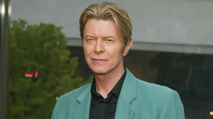David Bowie stands backstage at The Film Society of Lincoln Center's Tribute to Susan Sarandon in 2003.