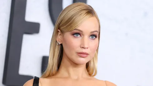  Jennifer Lawrence attends the Los Angeles premiere of Apple Original Films' "Bread and Roses" at Hammer Museum.
