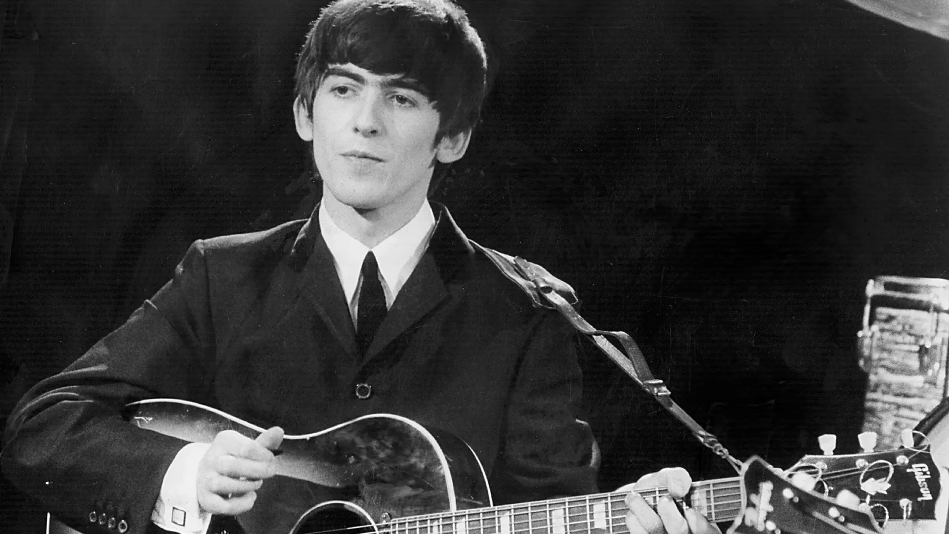 Beatles guitarist and singer George Harrison performs December 3, 1963 during a concert. (Photo by Getty Images)