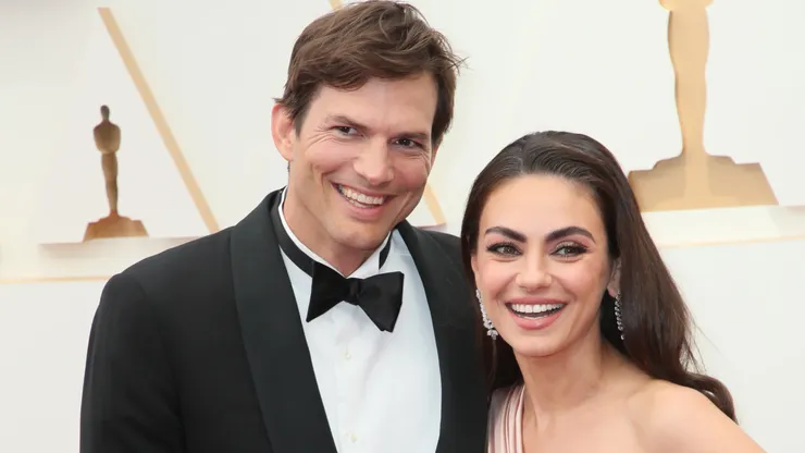 (L-R) Ashton Kutcher and Mila Kunis attend the 94th Annual Academy Awards at Hollywood and Highland on March 27, 2022 in Hollywood, California.