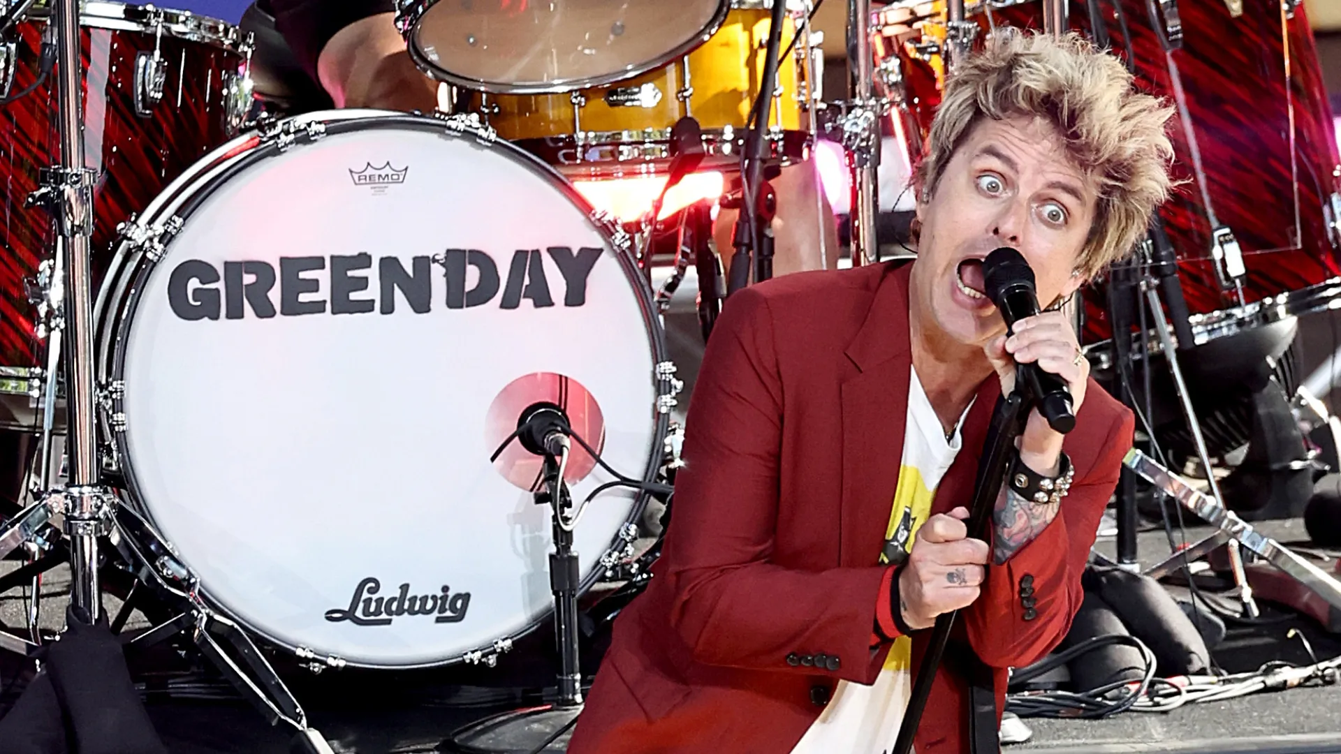Billie Joe Armstrong of Green Day performs On ABC’s “Good Morning America” (Source: Jamie McCarthy/Getty Images)