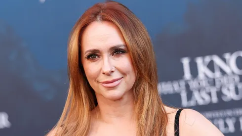 Jennifer Love Hewitt attends the premiere of Columbia Pictures' “I Know What You Did Last Summer” at The United Theater on Broadway.