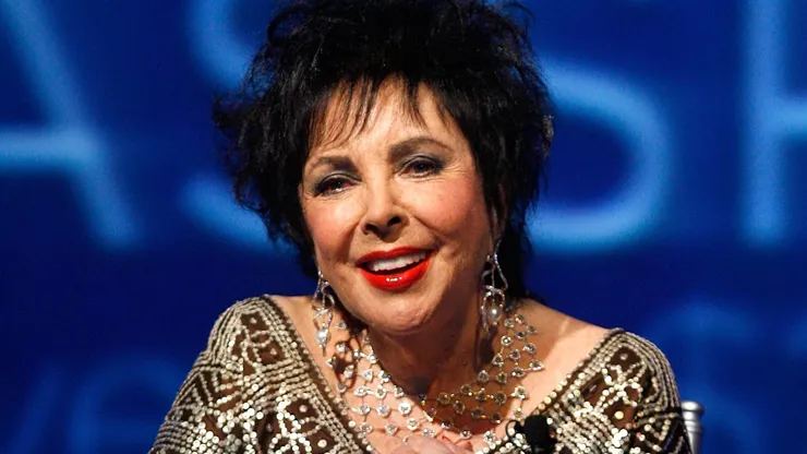 Elizabeth Taylor speaks onstage during the 25th Anniversary celebration gala for Macy's Passport in 2007.