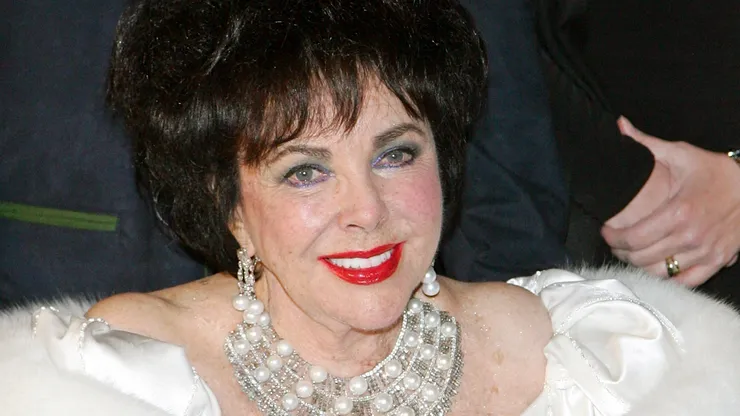 Elizabeth Taylor arrives for her 75th birthday party at the Ritz-Carlton, Lake Las Vegas on February 27, 2007.