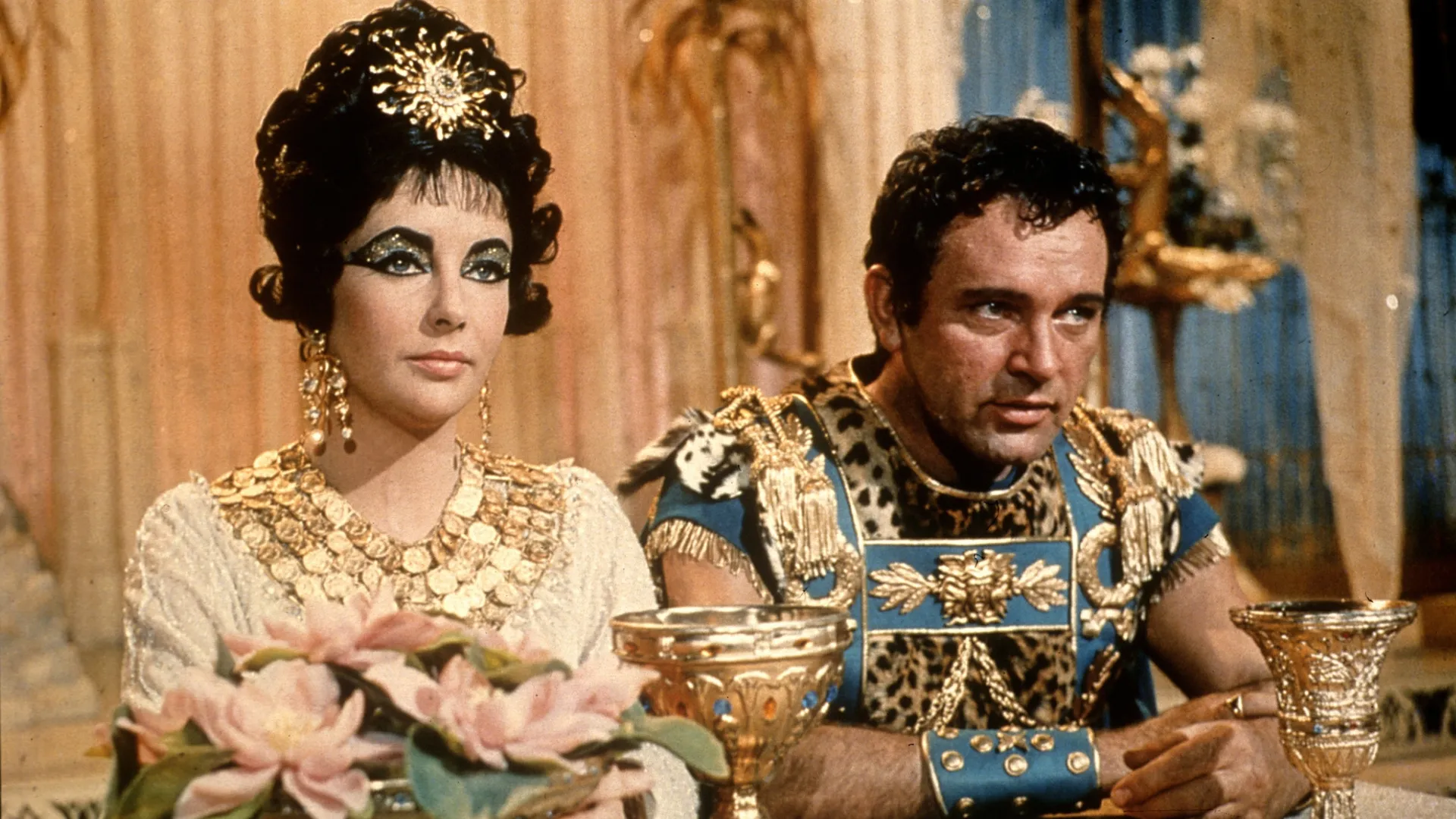 Richard Burton and Elizabeth Taylor in Cleopatra (Source: IMDb)
