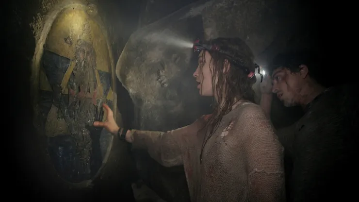 Perdita Weeks and Ben Feldman in As Above, So Below.
