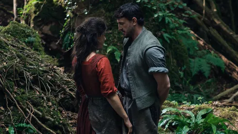 Jessie Buckley and Paul Mescal in Hamnet.