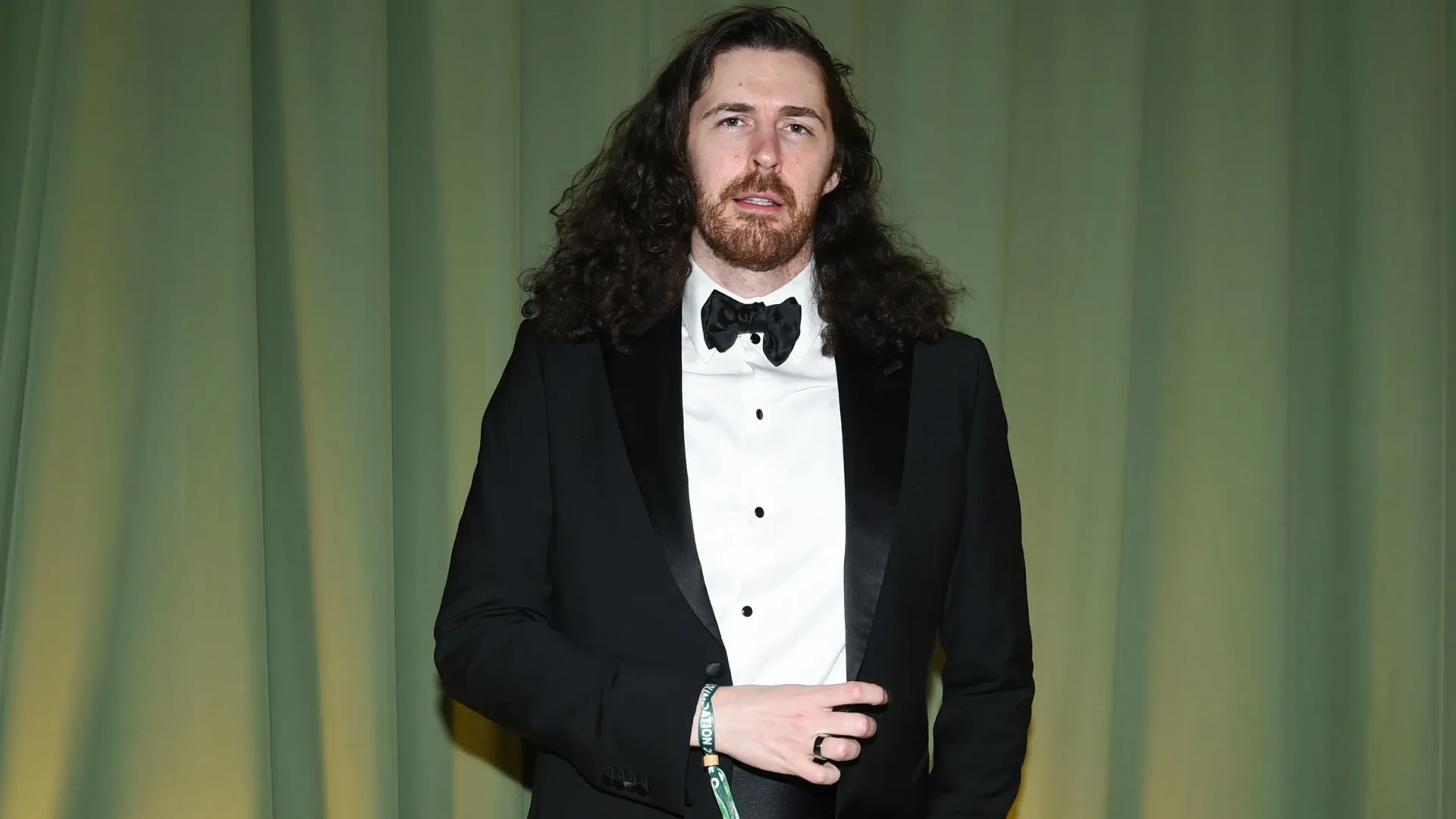 Hozier attends the Elton John foundation annual viewing party in 2025 (Source: Vivien Killilea/Getty Images for Tequila Don Julio)