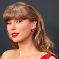 The Generous Elite: 10 Celebrities Known for Giving the Biggest Tips in Restaurants