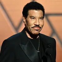 Lionel Richie Slams Stars Who “Don’t Like People” Amid Chappell Roan Drama