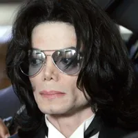 ‘Leaving Neverland’ Director Says Fans “Turn a Deaf Ear” to Michael Jackson Accusations: “People Just Don’t Care”