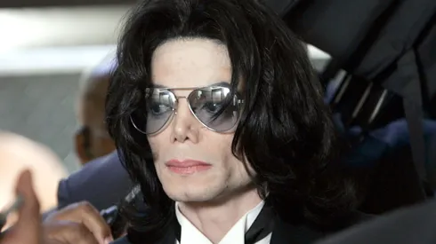 Michael Jackson prepares to enter the Santa Barbara County Superior Court to hear the verdict read in his child molestation case June 13, 2005 in Santa Maria, California.