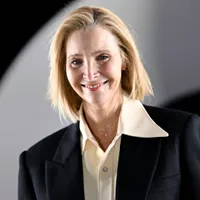 Lisa Kudrow Speaks Out on ‘Friends’ Set Culture: “It Was Mostly Men”