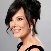 Kris Jenner Says She Loves Her Face-Lift: “I Adore My Doctor. I’m Obsessed With Him”