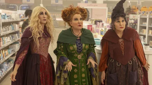 Bette Midler, Sarah Jessica Parker and Kathy Najimy in Hocus Pocus 2.