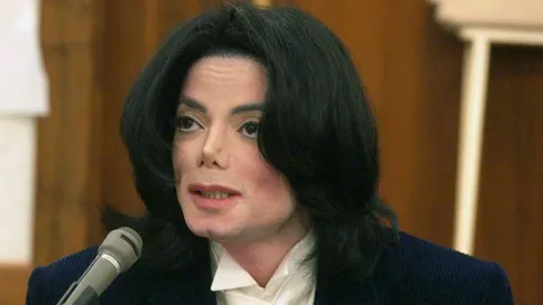 Pop star Michael Jackson speaks with photographers during a break in his testimony.