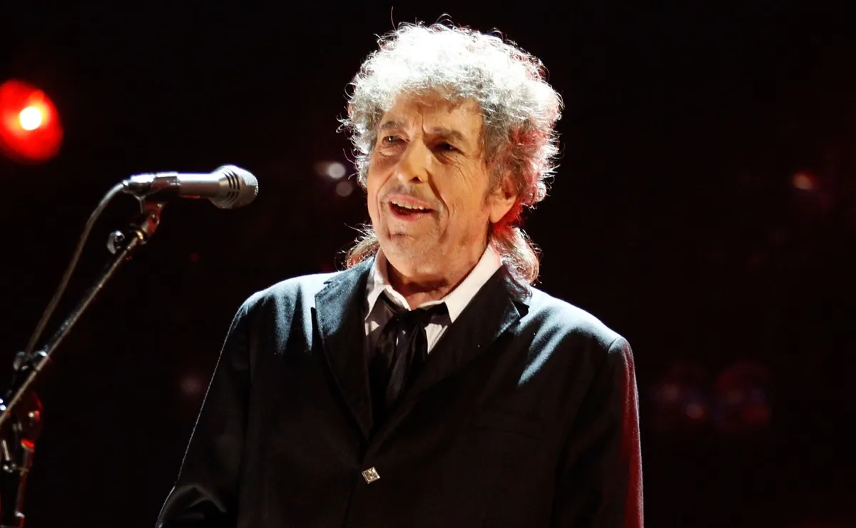 From Greenwich Village to Global Icon: How Bob Dylan Revolutionized ...