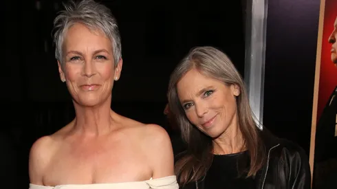 Actress Jamie Lee Curtis (L) and sister Kelly Lee Curtis arrive at the premiere of Fox Searchlight Pictures' "Hitchcock" at the Academy of Motion Picture Arts and Sciences Samuel Goldwyn Theater.