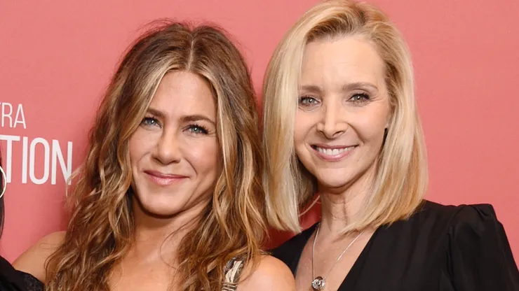 Jennifer Aniston and Lisa Kudrow attend SAG-AFTRA Foundation's 4th Annual Patron of the Artists Awards at Wallis Annenberg Center for the Performing Arts on November 07, 2019 in Beverly Hills, California.