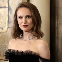 From Child Prodigy to Creative Powerhouse: Celebrating Natalie Portman’s 45th Birthday and Her Evolutionary Career Shift