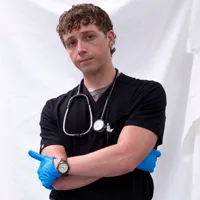 Gerran Howell Reveals What’s Next for Dennis Whitaker in ‘The Pitt’ Season 3