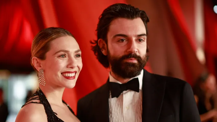 Elizabeth Olsen and Robbie Arnett attend the 95th Annual Academy Awards.