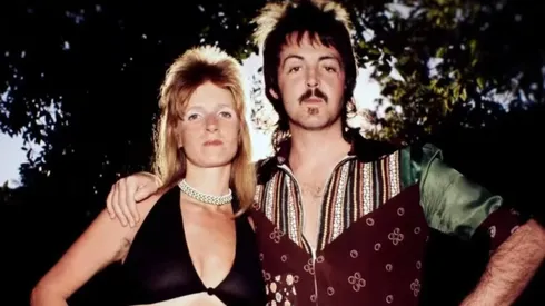 Paul McCartney and Linda McCartney in Paul McCartney: Man on the Run (2025)