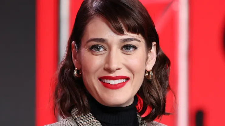 Lizzy Caplan.
