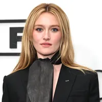 The New Face of ’90s Elegance: Celebrating Sarah Pidgeon’s 30th Birthday and Her Meteoric Hollywood Rise