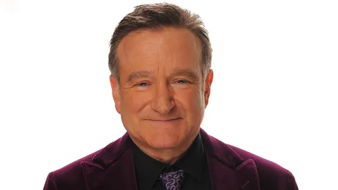 Actor Robin Williams poses for a portrait with his award for Scene Stealing Guest Star during the 35th Annual People's Choice Awards held at the Shrine Auditorium on January 7, 2009 in Los Angeles, California.