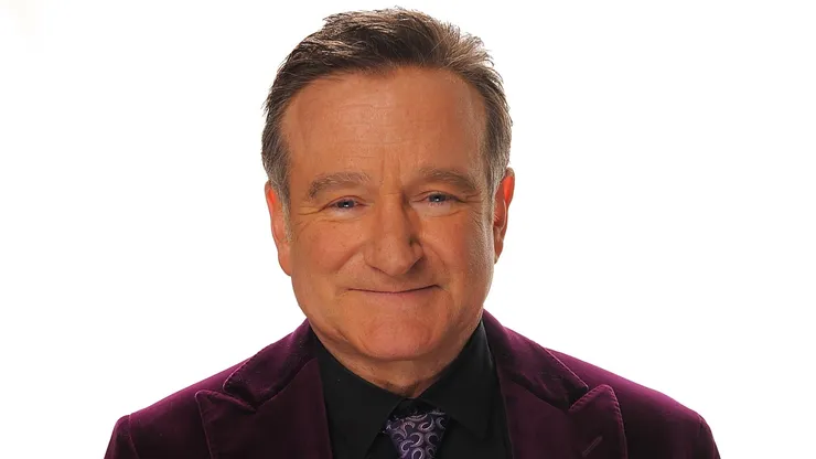 Actor Robin Williams poses for a portrait with his award for Scene Stealing Guest Star during the 35th Annual People's Choice Awards held at the Shrine Auditorium on January 7, 2009 in Los Angeles, California.