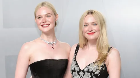 Elle Fanning and Dakota Fanning.
