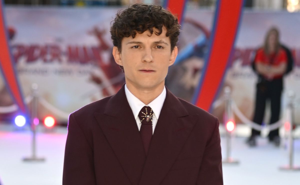 Spider-Man vs Superman: Tom Holland Picks His Winner in a