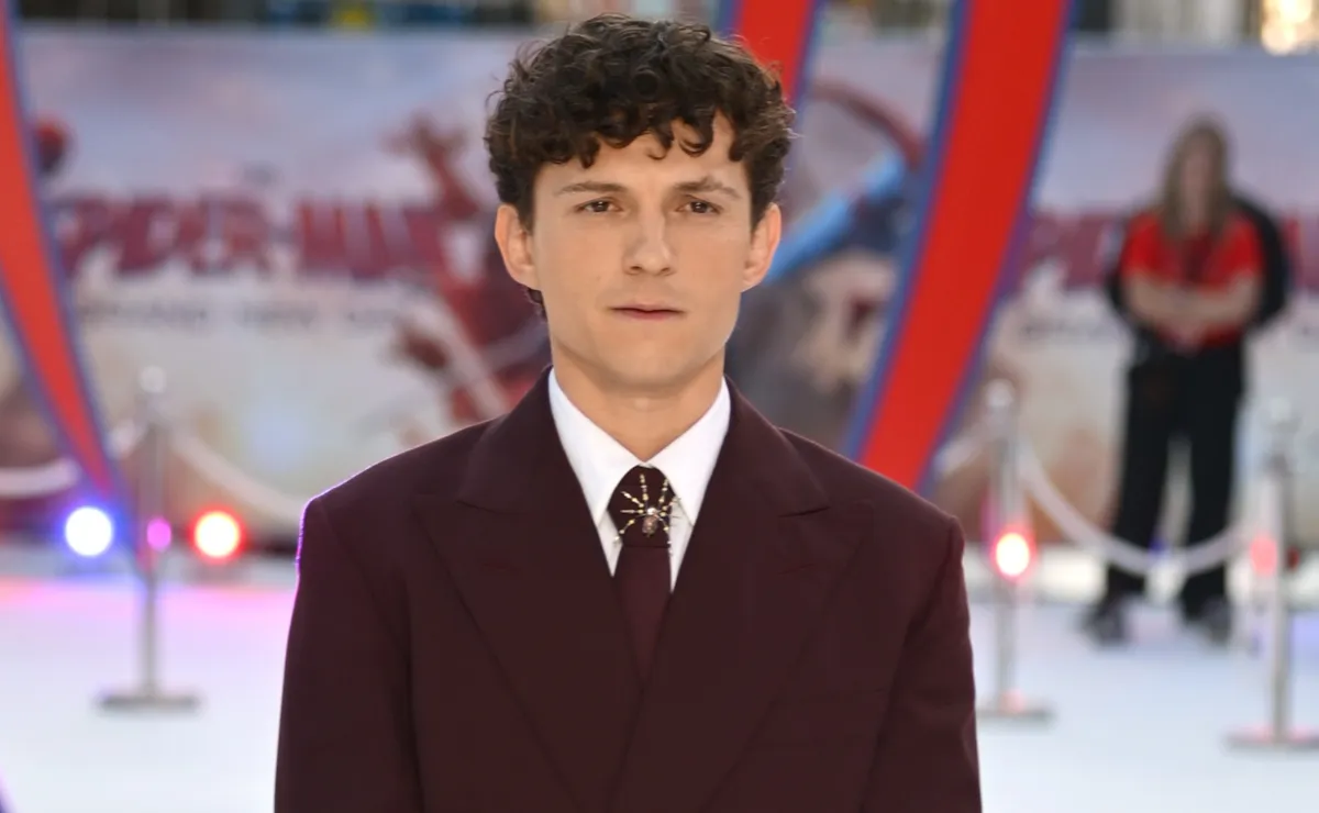 Spider Man Vs Superman Tom Holland Picks His Winner In A Superhero Spider Man Vs Superman Tom Holland Picks His Winner In A Superhero