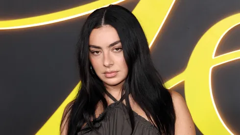 Charli xcx attends the Los Angeles premiere of HBO Original's "I Love LA at Paramount Theatre on October 28, 2025 in Los Angeles, California.