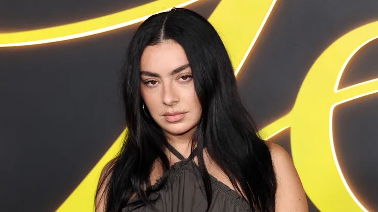 Charli xcx attends the Los Angeles premiere of HBO Original's "I Love LA at Paramount Theatre on October 28, 2025 in Los Angeles, California.