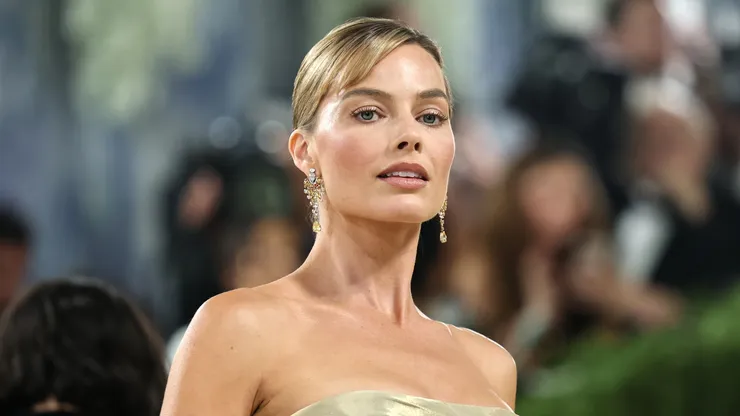 Margot Robbie attends the 2026 Met Gala celebrating "Costume Art" at the Metropolitan Museum of Art on May 04, 2026 in New York City.