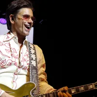 Good Vibrations: Celebrating John Stamos’s 63rd Birthday and His 40-Year Journey with The Beach Boys