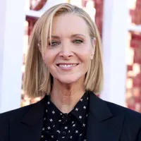 Lisa Kudrow Recalls Being Told She Wasn’t “Gorgeous” Enough for Sitcoms: “I Got It”