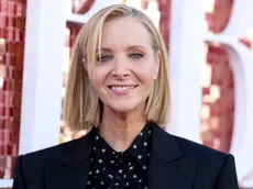 Lisa Kudrow Recalls Being Told She Wasn’t “Gorgeous” Enough for Sitcoms: “I Got It”