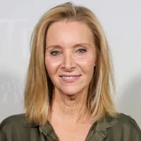 Lisa Kudrow Reveals the One Thing ‘Friends’ Fans Ask Her to Do That She Won’t