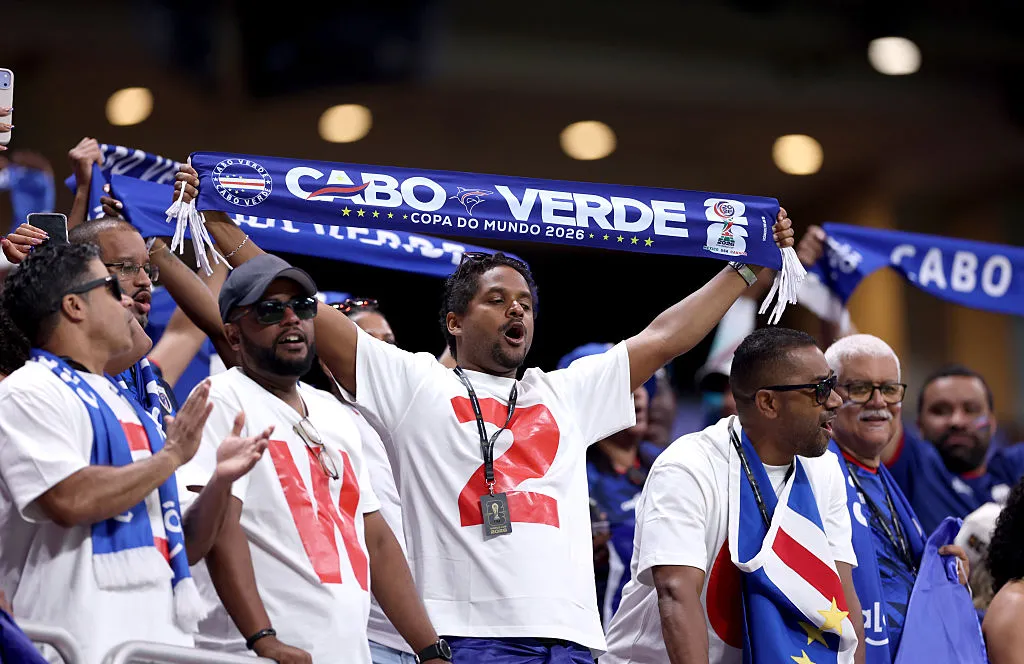 Los hinchas de Cabo Verde apoyan en las tribunas de Atlanta. Foto: Getty